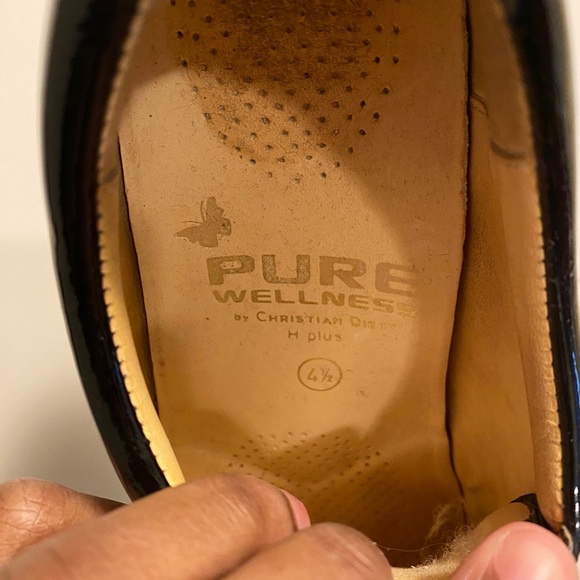 Pure Wellness Patent Leather Sneakers - Picture 4 of 6